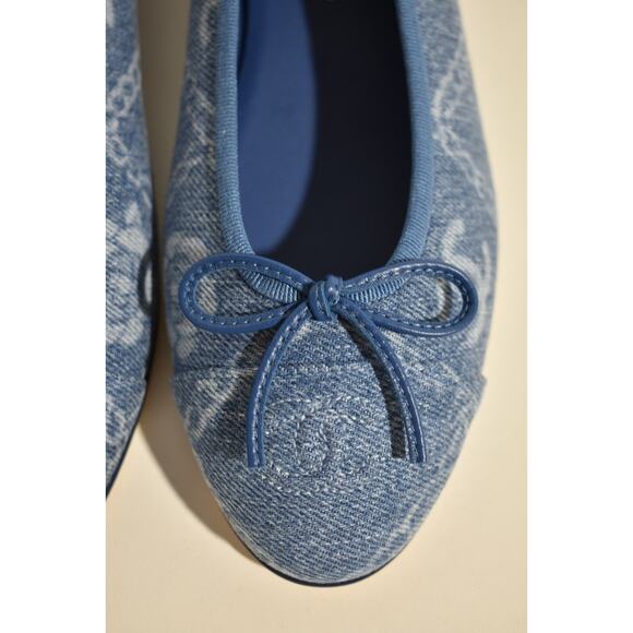 Chanel 23A Printed Denim Blue White CC Logo Bow Tie Ballet Ballerina Flat 37 - Picture 7 of 12